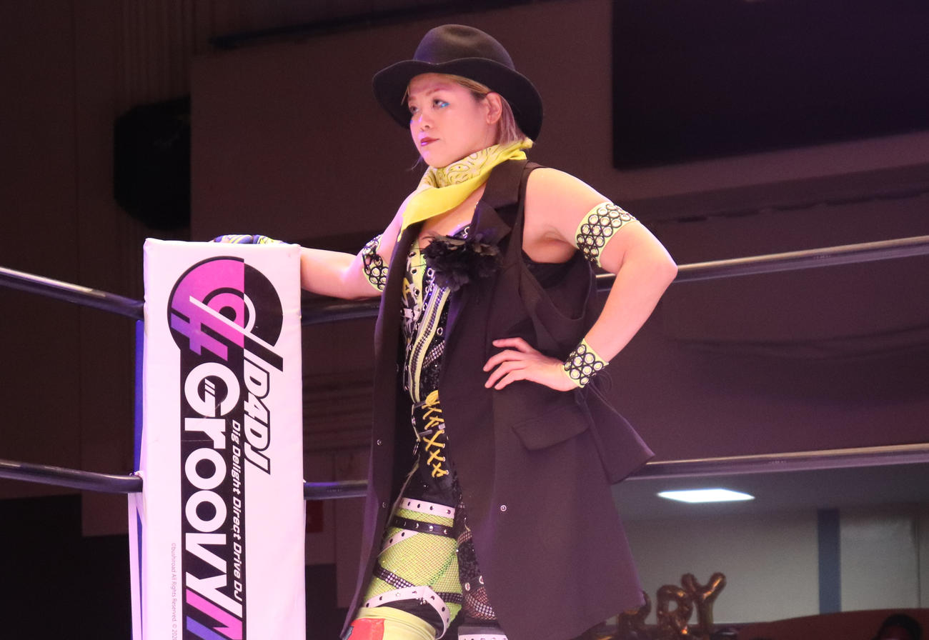 スターダム後楽園大会　気合の入った表情で入場した高橋奈七永（撮影・渋谷征平）