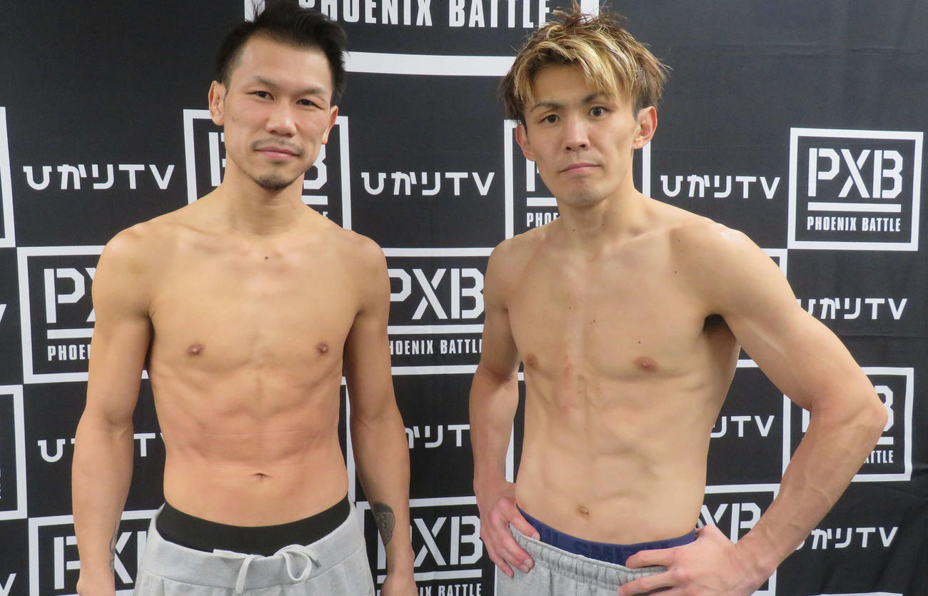 26日の日本スーパーバンタム級王座決定戦に向けた前日計量をクリアした同級1位田村亮一（左）と同級2位古橋岳也