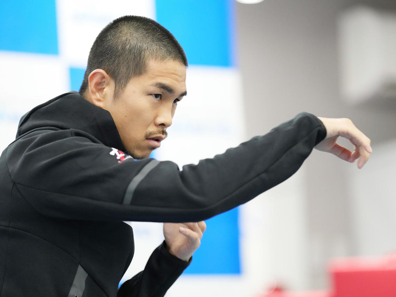 練習を公開する井岡（撮影・菅敏）