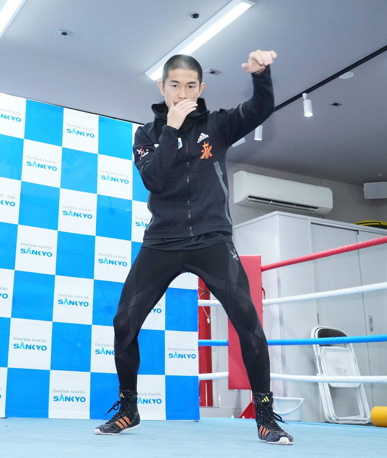 練習を公開する井岡（撮影・菅敏）