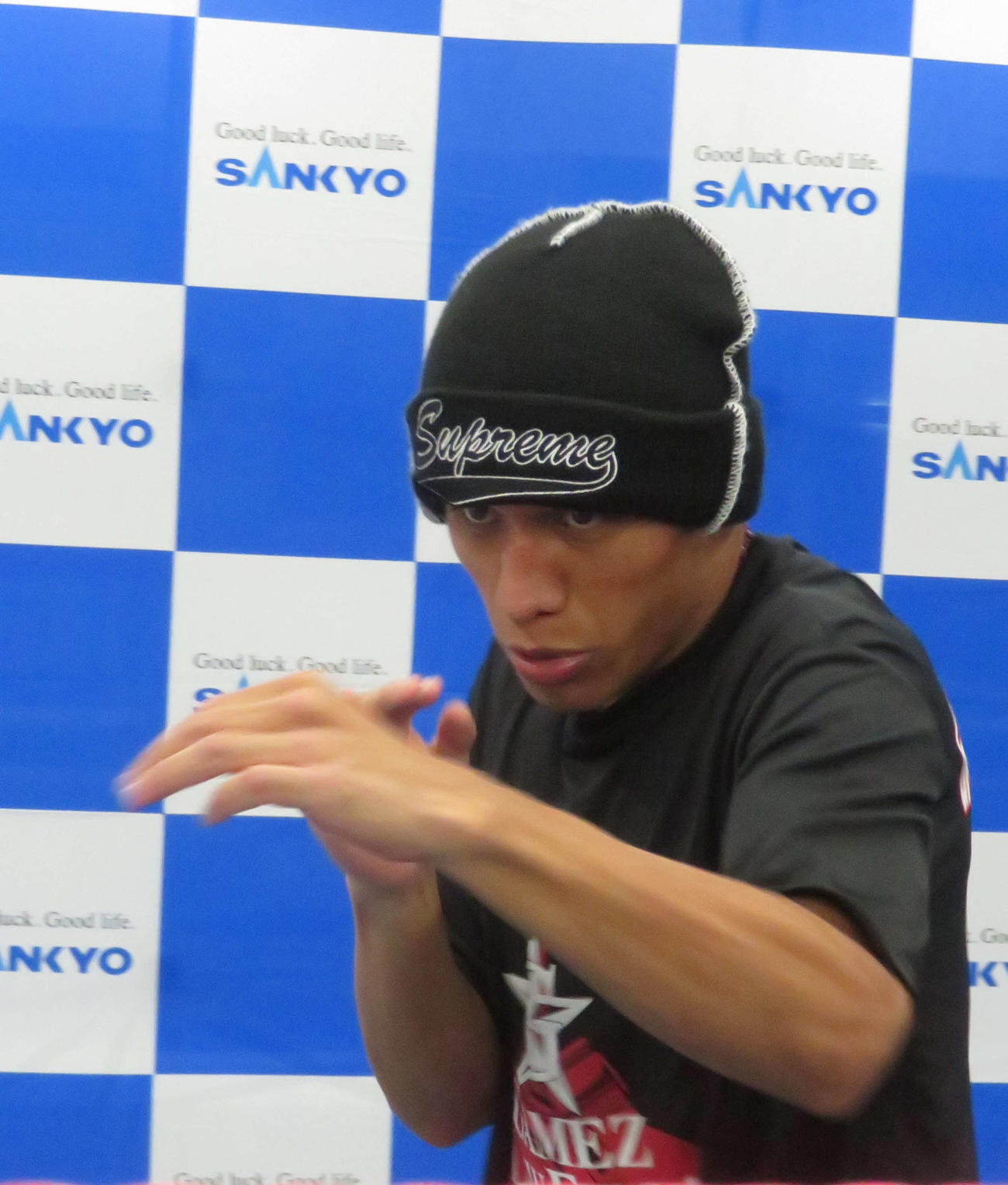 練習公開でシャドーボクシングするWBA世界スーパーフライ級王者ジョシュア・フランコ
