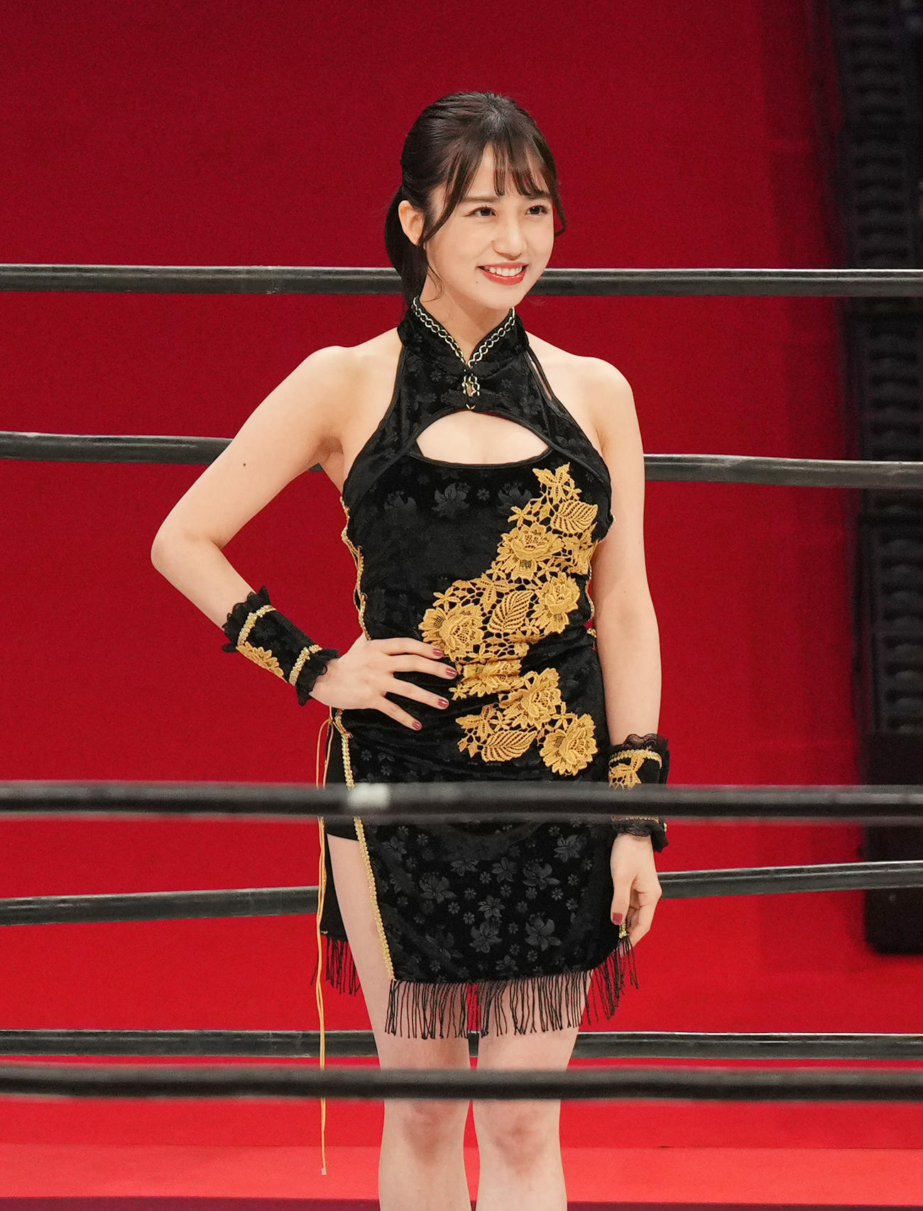 「INOKI BOM－MA－YE×巌流島」で会場を盛り上げるラウンドガール（撮影・菅敏）