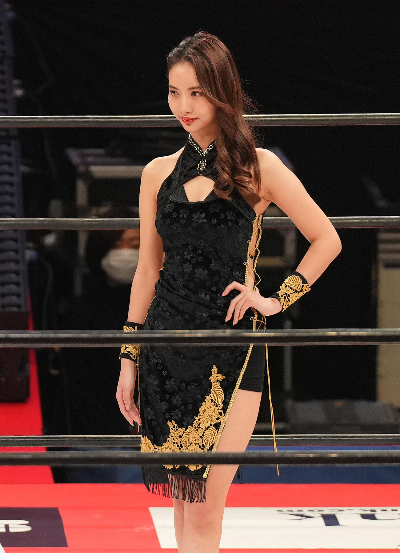 「INOKI BOM－MA－YE×巌流島」で会場を盛り上げるラウンドガール（撮影・菅敏）