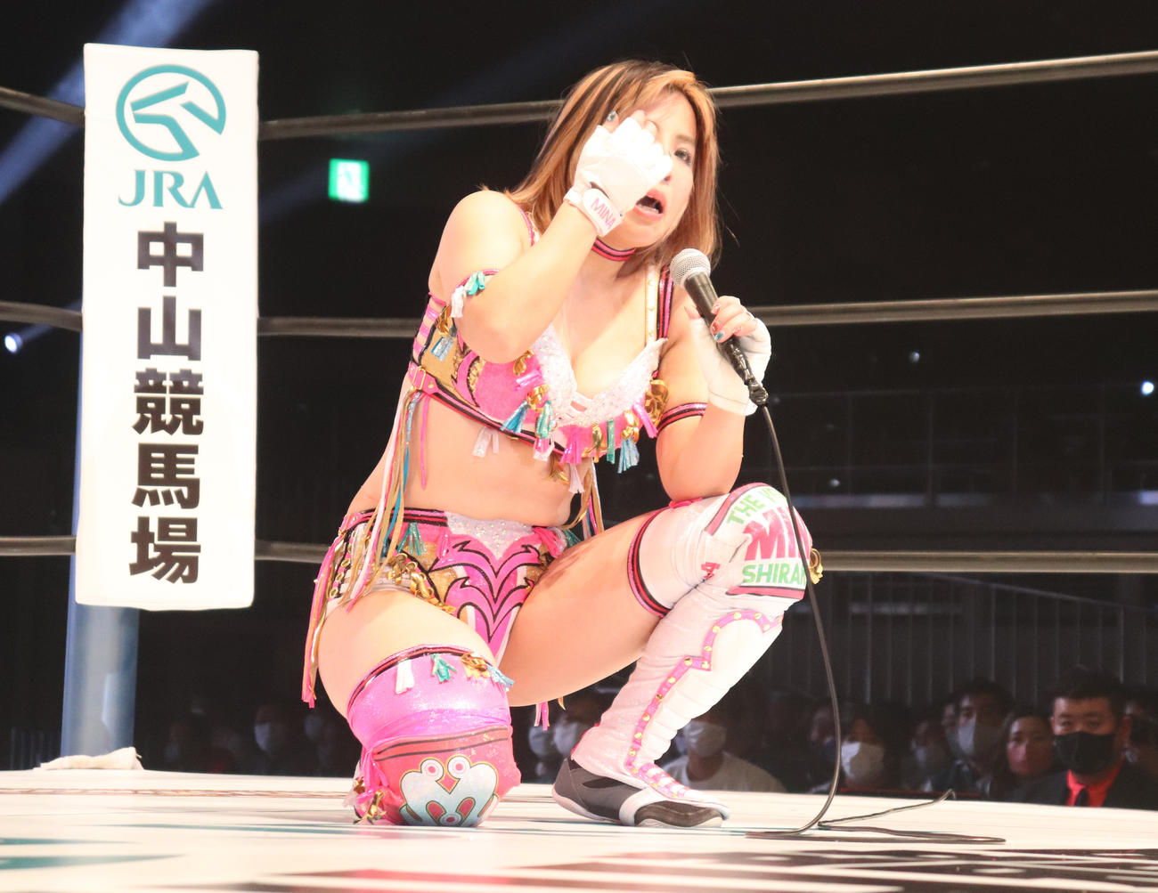 スターダム両国大会　復帰戦で勝利し、感極まる白川未奈（撮影・渋谷征平）