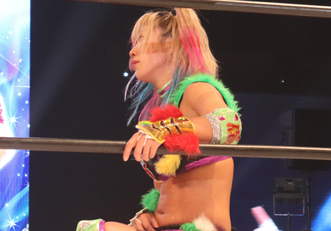 スターダム両国大会　白川未奈にタッグ解消を告げられ、ぼうぜんとするウナギ・サヤカ（撮影・渋谷征平）