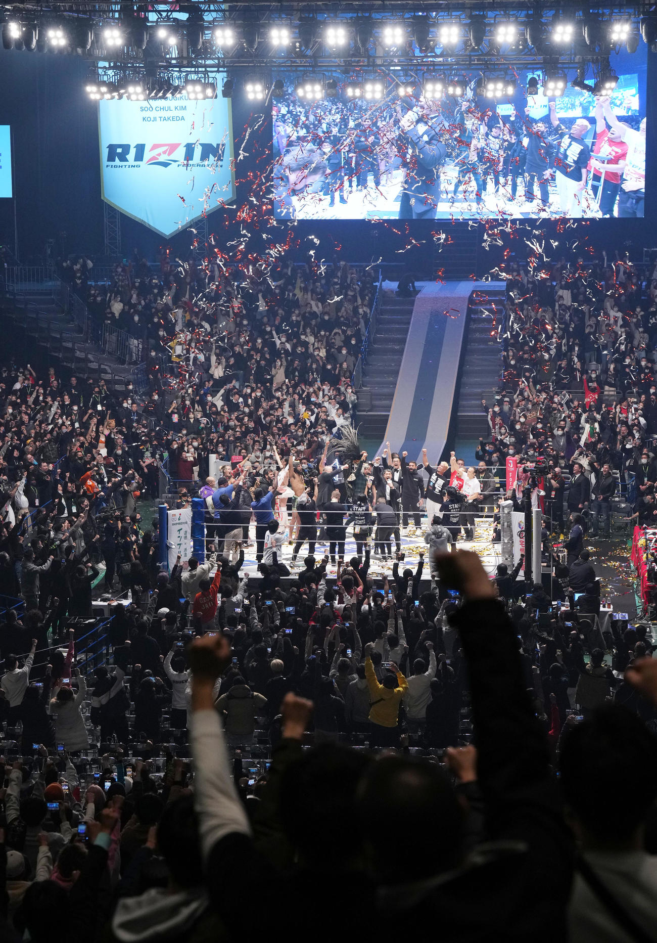 最後に高田の音頭で「1、2、3、ダー」で締めくくられるRIZIN（撮影・菅敏）