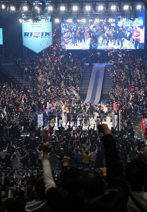 最後に高田の音頭で「1、2、3、ダー」で締めくくられるRIZIN（撮影・菅敏）
