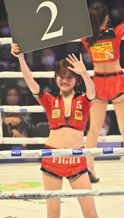 3150FIGHTラウンドガール「3150GIRLS」の小森ほたる（撮影・和賀正仁）