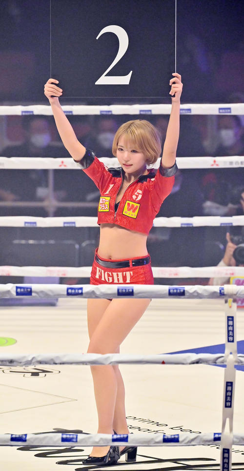 3150FIGHTラウンドガール「3150GIRLS」の佐々木萌香（撮影・和賀正仁）