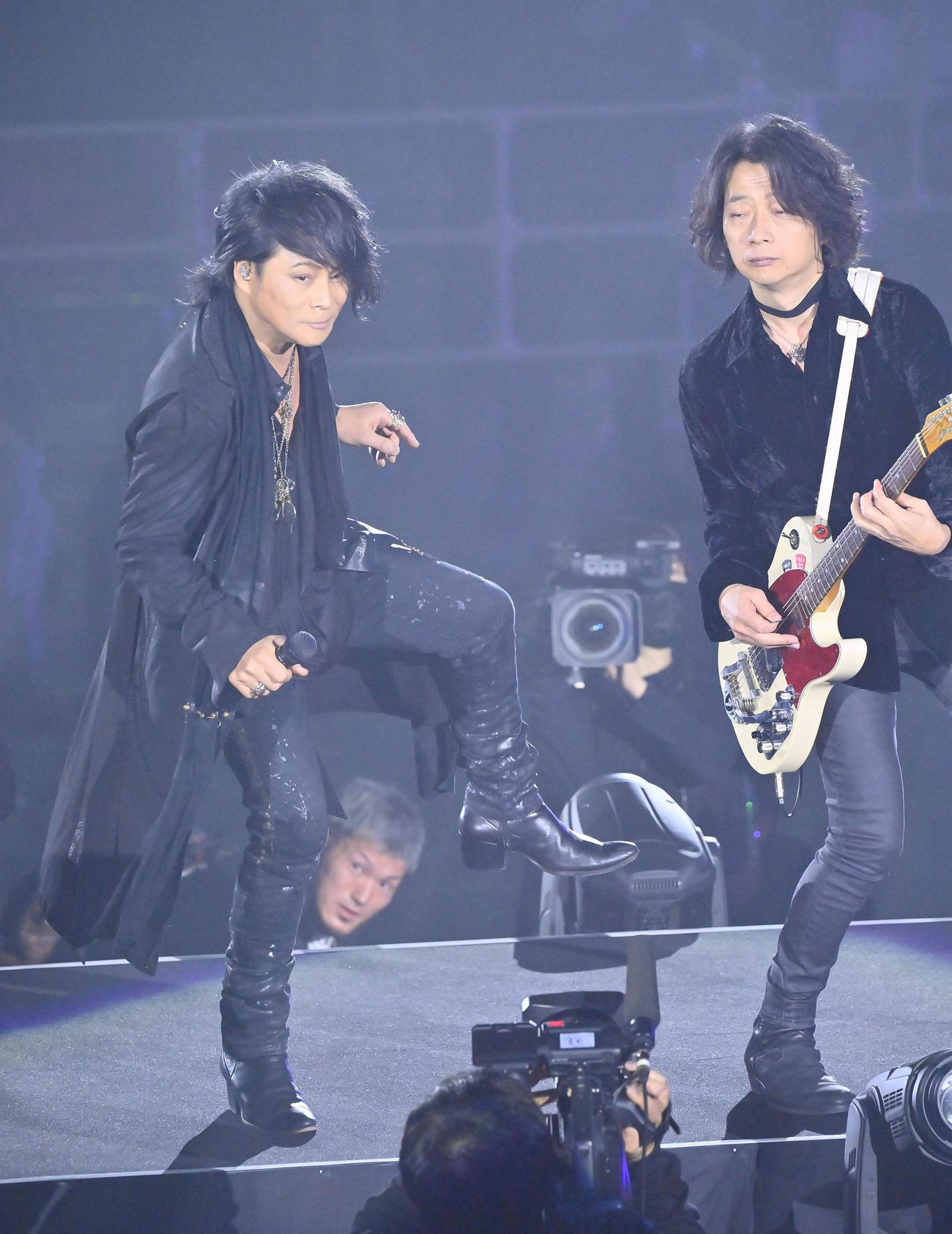 ゲストとして招かれ熱唱するTーBOLAN（撮影・和賀正仁）