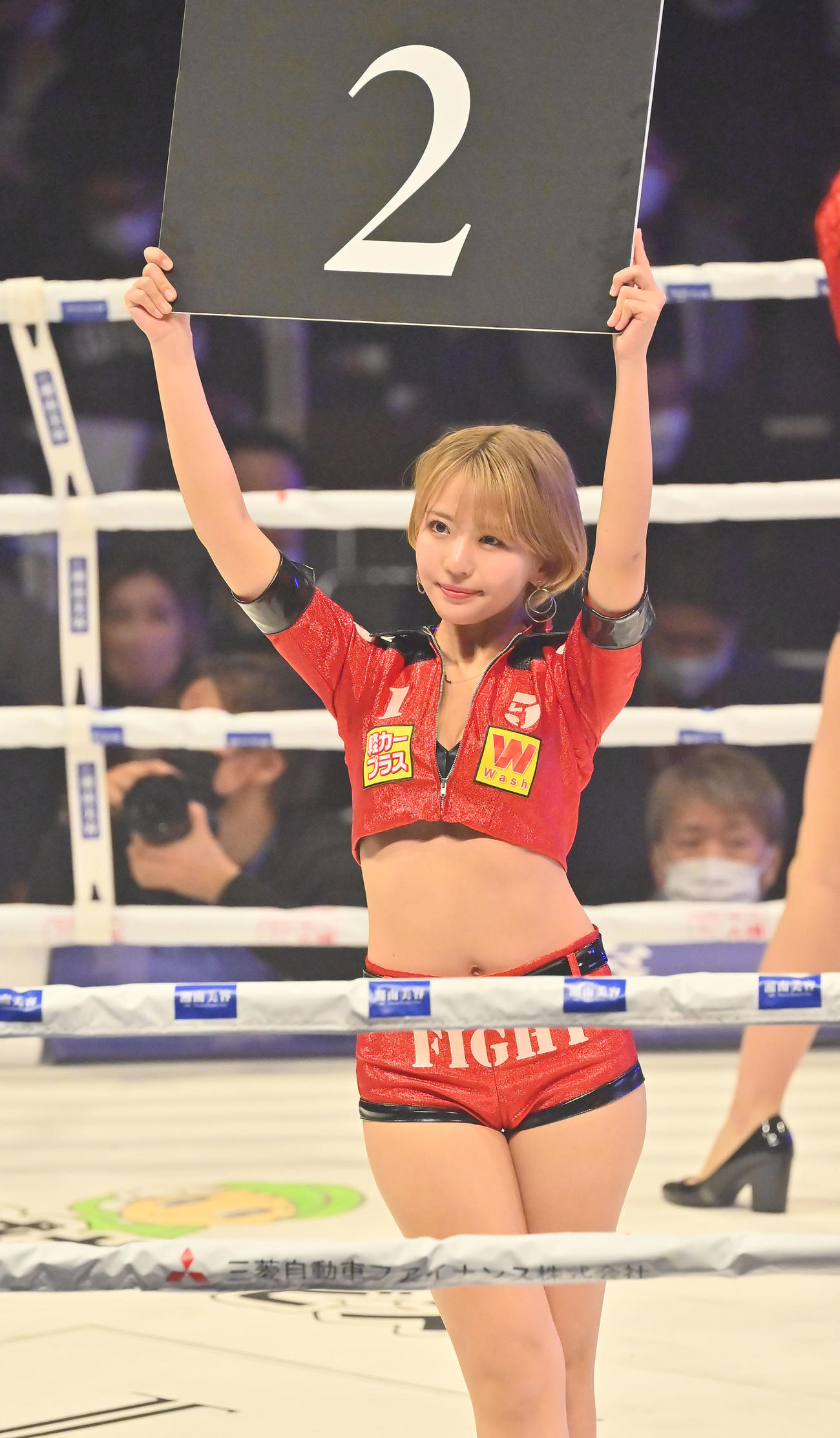 3150FIGHTラウンドガール「3150GIRLS」の佐々木萌香（撮影・和賀正仁）