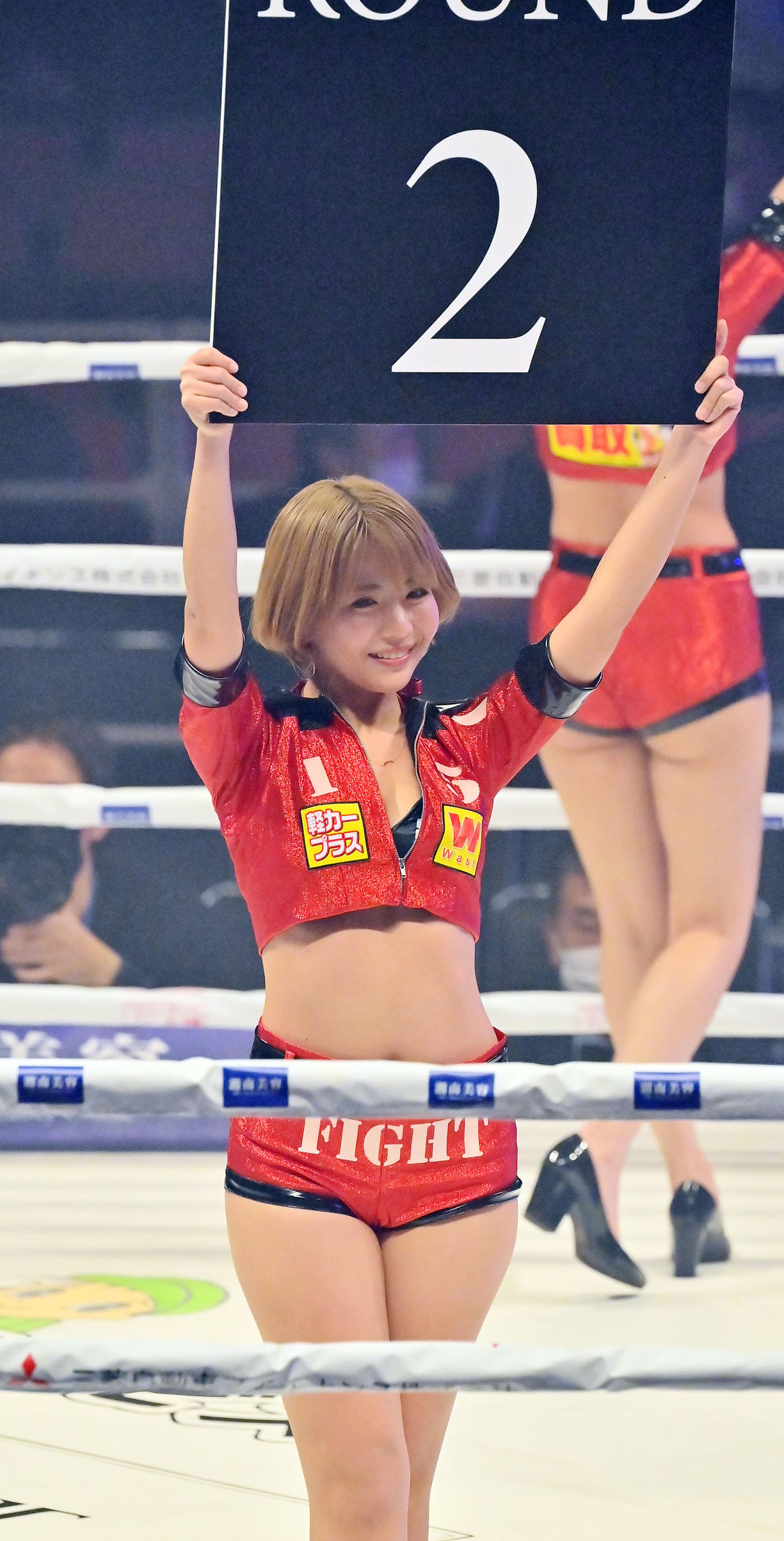 3150FIGHTラウンドガール「3150GIRLS」の佐々木萌香（撮影・和賀正仁）