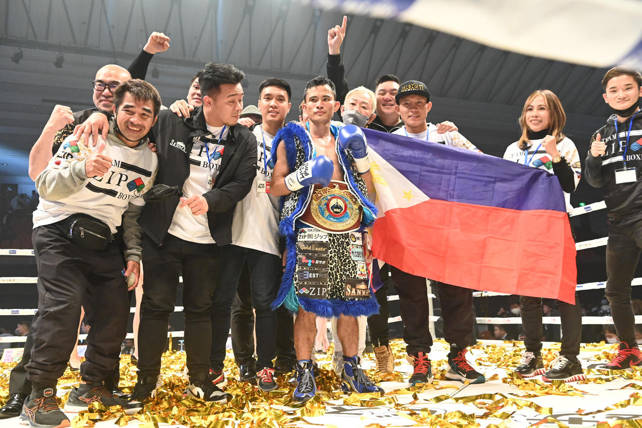 2回、谷口を2回TKOで破りWBO世界ミニマム級王座を奪取したジェルサエム（撮影・前岡正明）