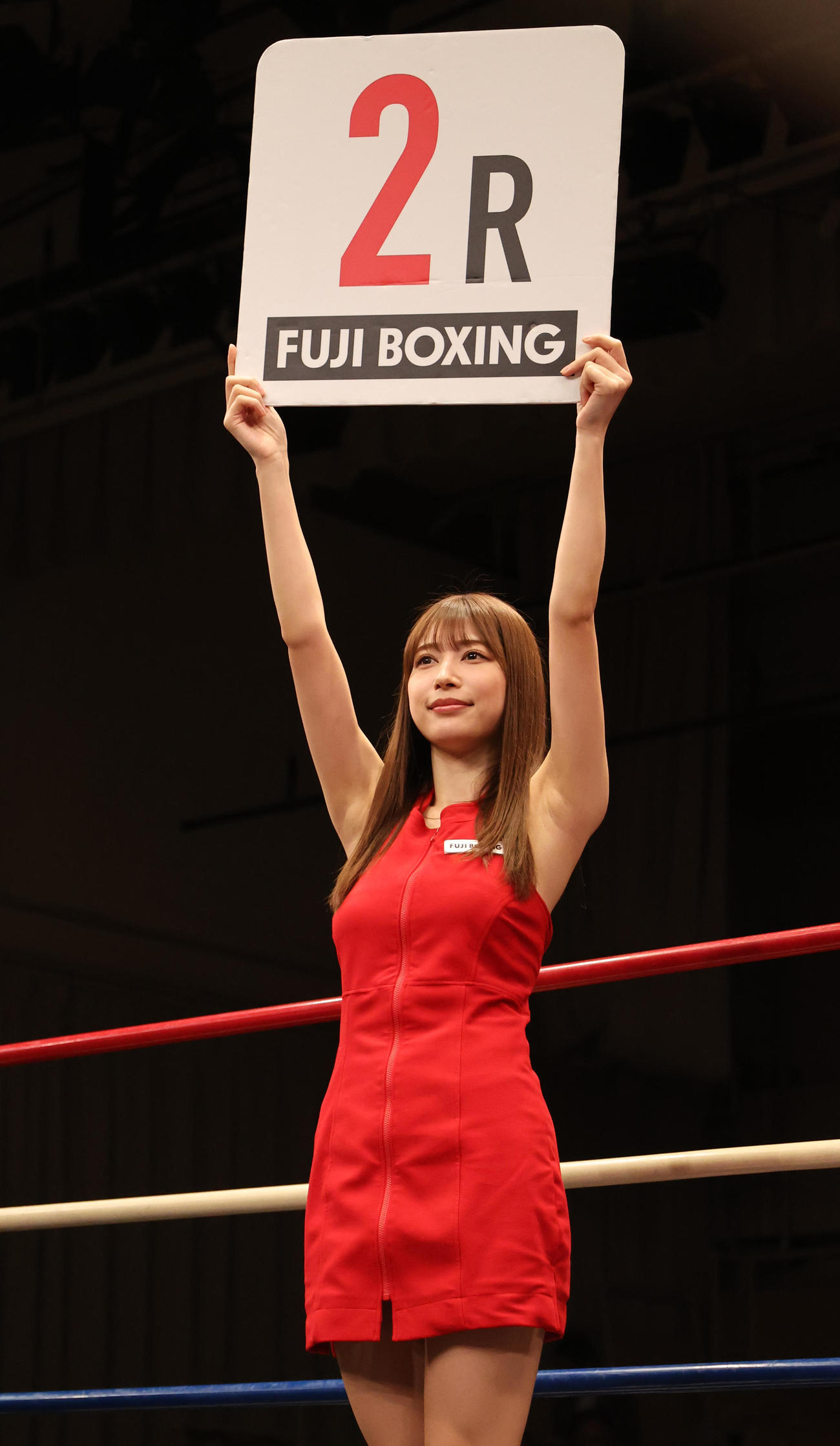 フェニックスバトルでラウンドガールを務めた雪平莉左（撮影・野上伸悟）