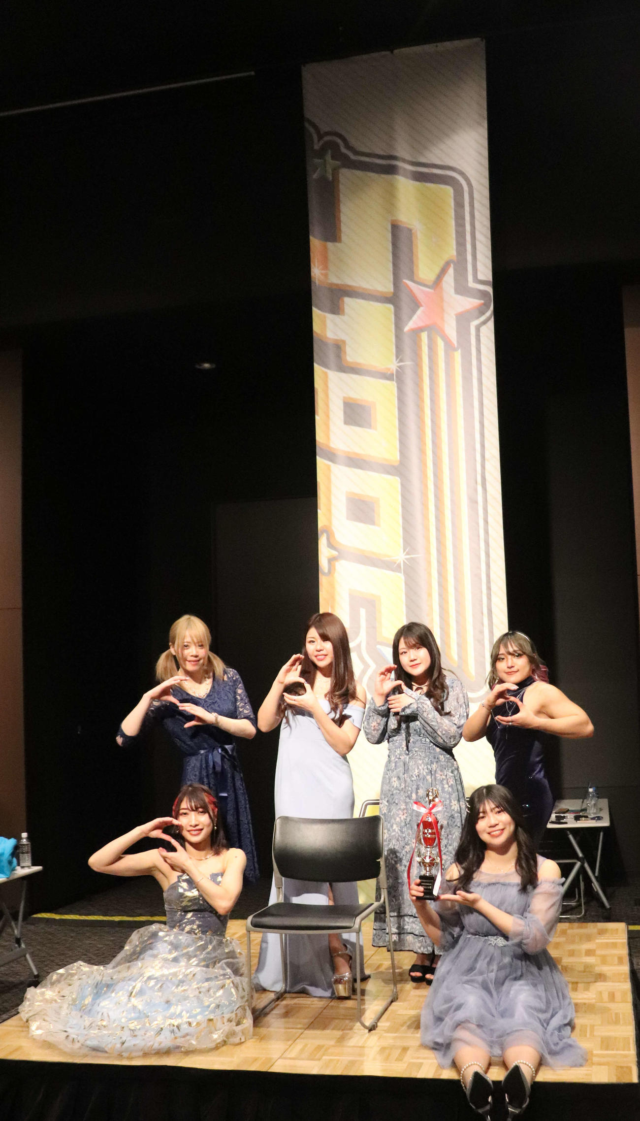 スターダム高田馬場大会　撮影会に臨んだSTARSのメンバー（撮影・松熊洋介）