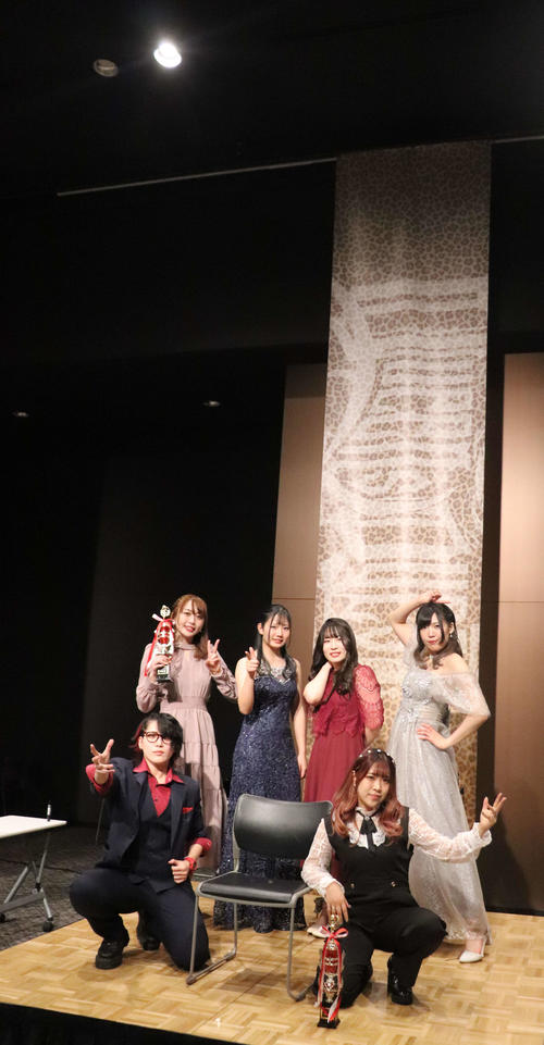 スターダム高田馬場大会　撮影会に臨んだQueen's Questのメンバー（撮影・松熊洋介）