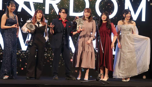 スターダム高田馬場大会　アワードに出席したQueen’s Questのメンバー（撮影・松熊洋介）