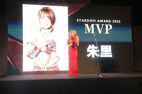 スターダム高田馬場大会　22年のMVPに輝いた朱里（撮影・松熊洋介）
