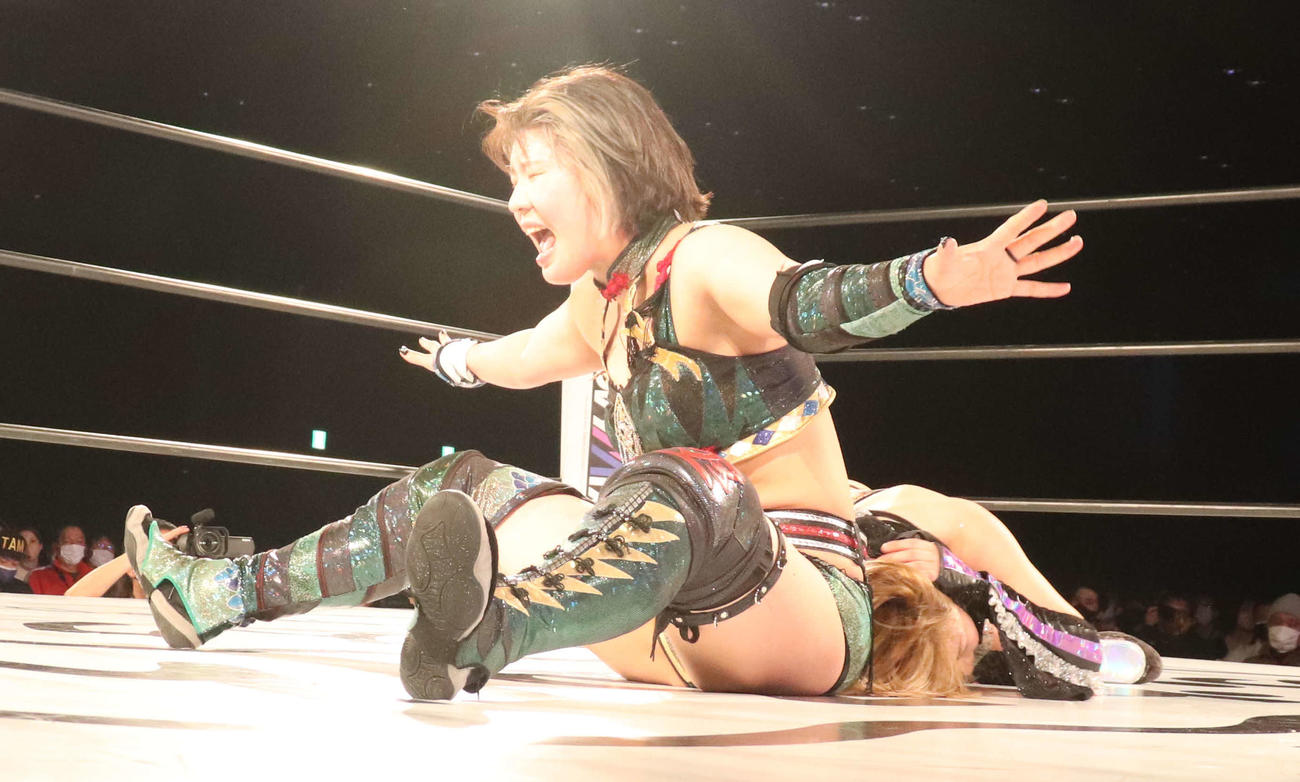 スターダム高田馬場大会　試合中に雄たけびを上げる壮麗亜美（撮影・松熊洋介）