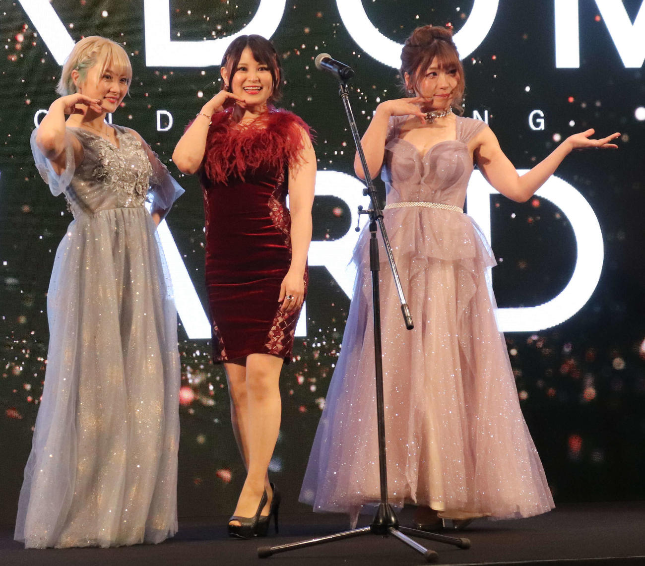 スターダム高田馬場大会　アワードに出席したCOSMIC ANGELSのメンバー（撮影・松熊洋介）