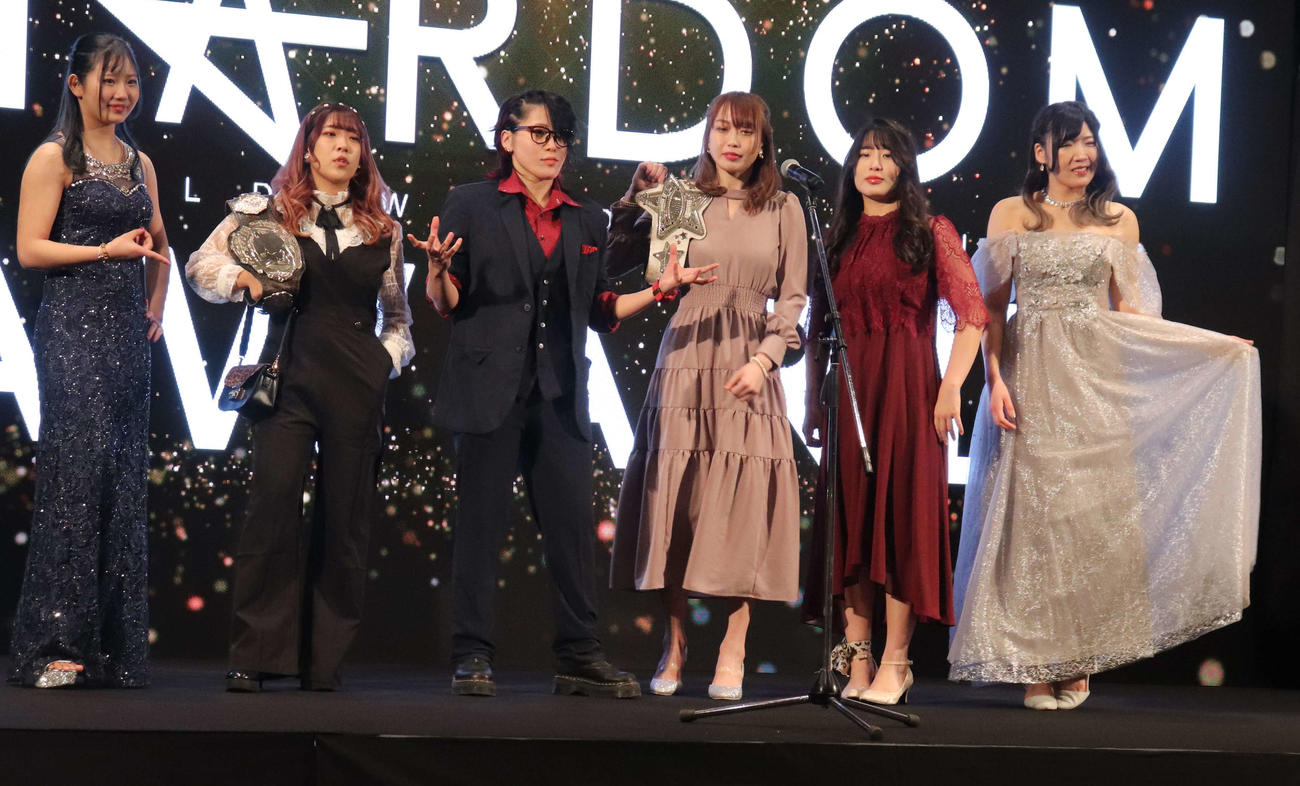 スターダム高田馬場大会　アワードに出席したQueen’s Questのメンバー（撮影・松熊洋介）
