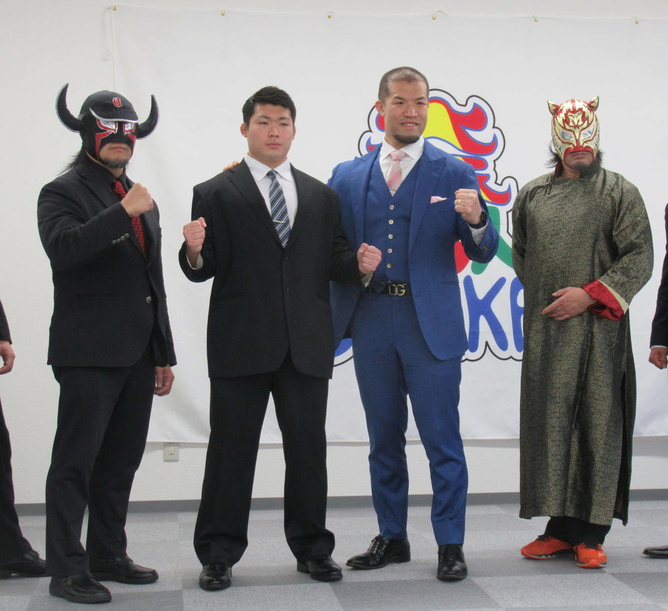 「大阪プロレスタッグフェスティバル2023」で、社長兼レスラーのゼウス（左から3人目）は佐野蒼嵐（さの・あらん、同2人目）とのタッグで出場する（撮影・益田一弘）