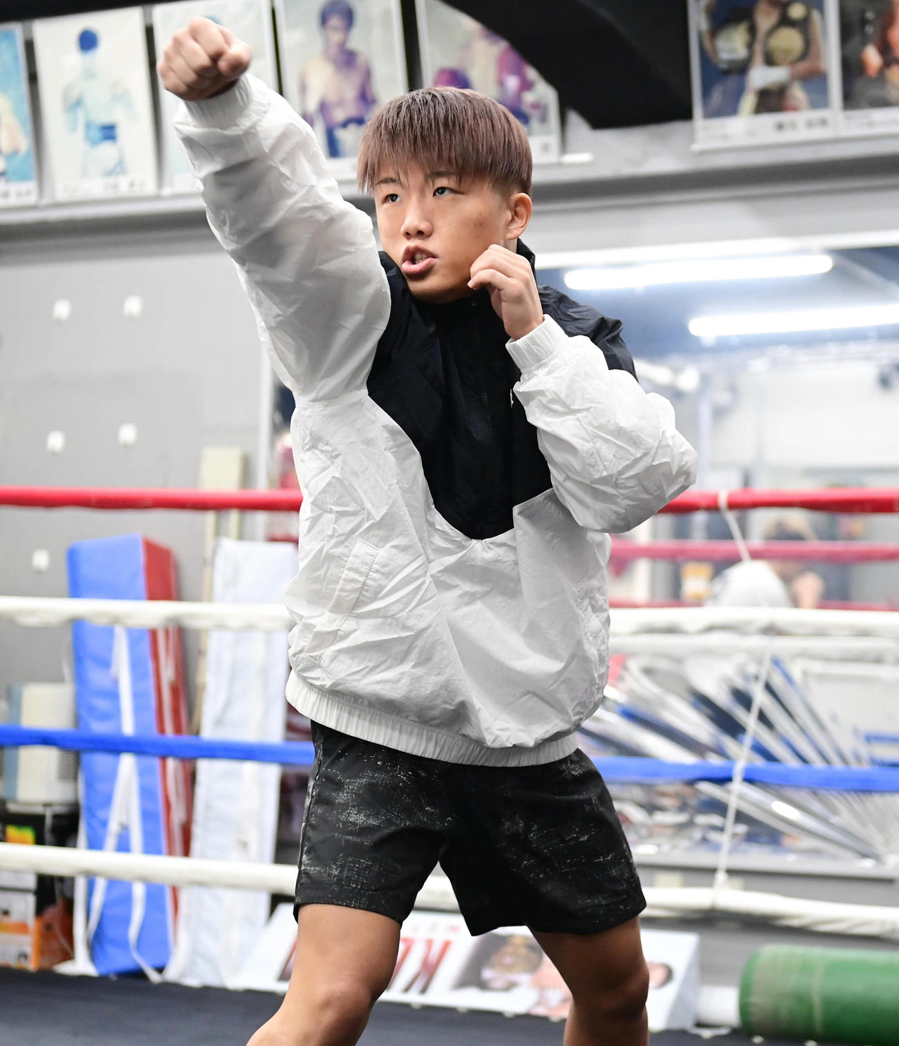 バラダレスとの再戦へ向けてトレーニングを再開した重岡（撮影・小沢裕）