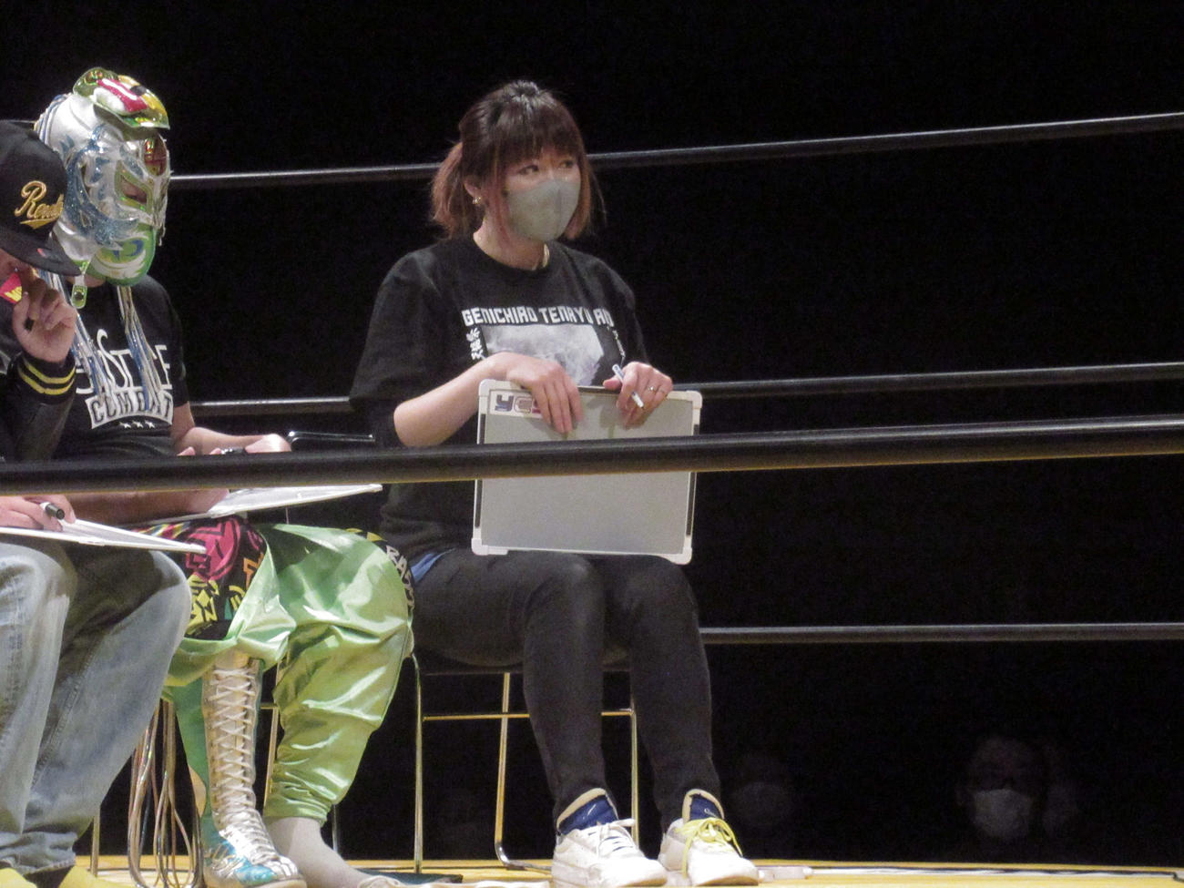 天龍クイズに挑戦する「天龍プロジェクト」嶋田紋奈代表（撮影・勝部晃多）