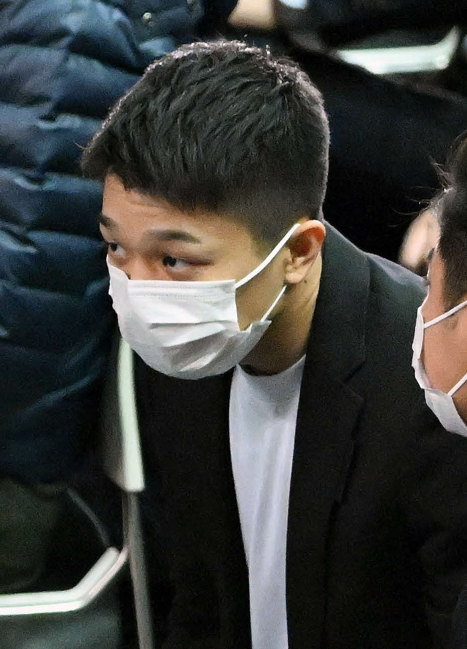 22年12月31日　井岡－フランコ戦の観戦に訪れた中谷（撮影・滝沢徹郎）
