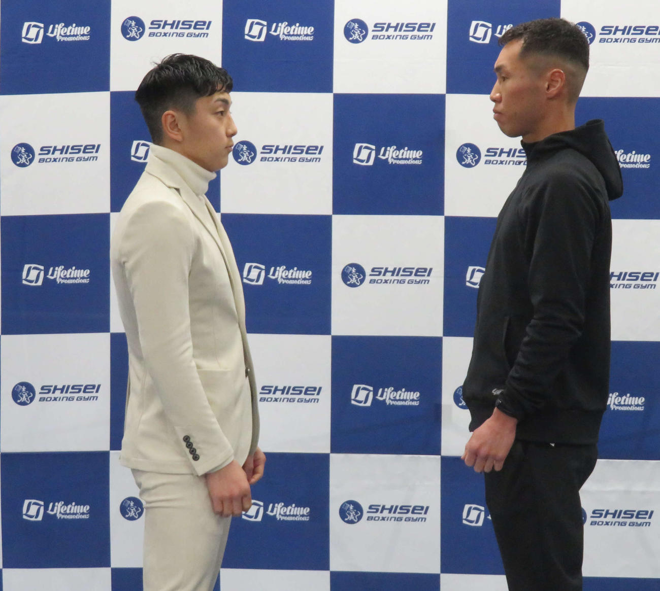 3月29日に東洋太平洋スーパーフェザー級王座決定戦に臨む同級3位森武蔵（左）と同級6位渡辺卓也がフェースオフ