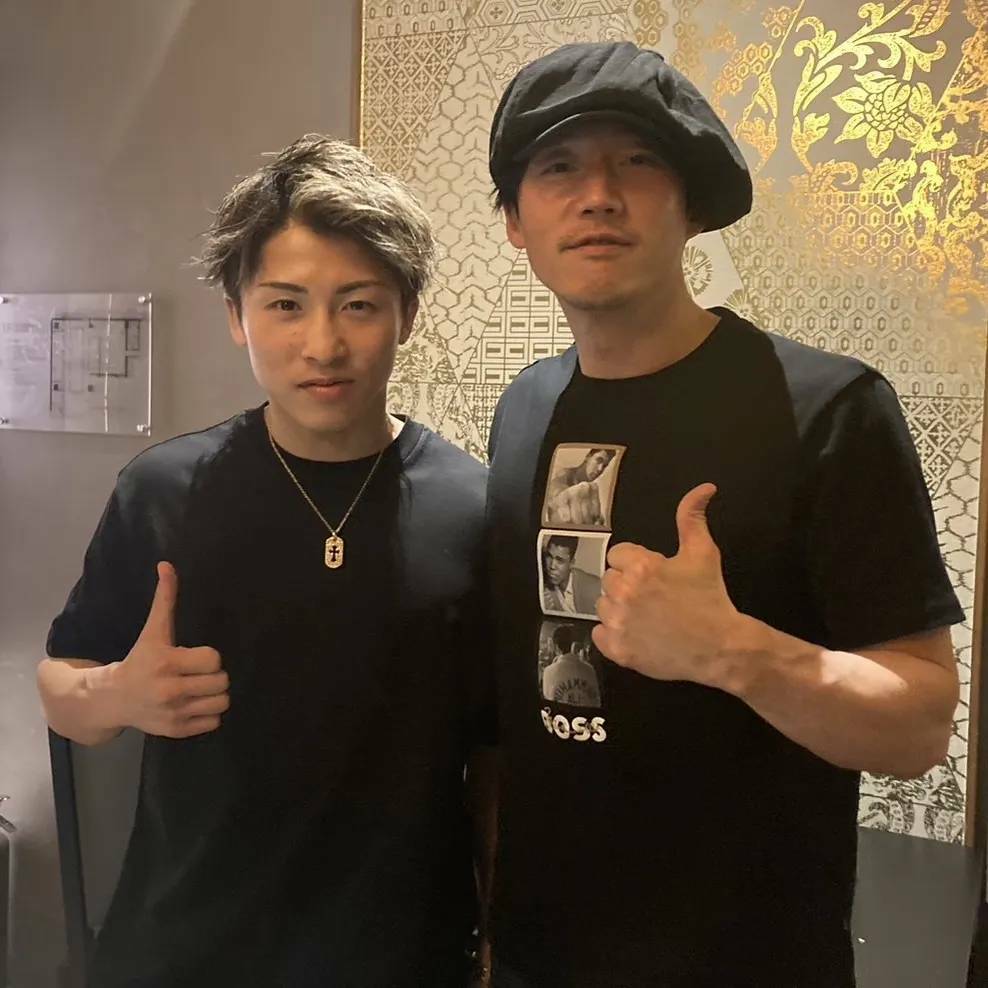 フェニックスバトル・ソウル大会前日、人気韓流スターのチャン・ヒョク（右）と会った井上尚弥（大橋ジム提供）