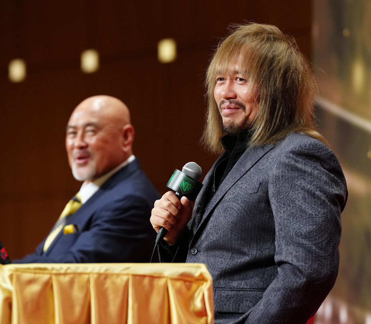 武藤敬司引退試合の前日会見に臨む対戦相手の内藤（右）（2023年2月20日撮影）