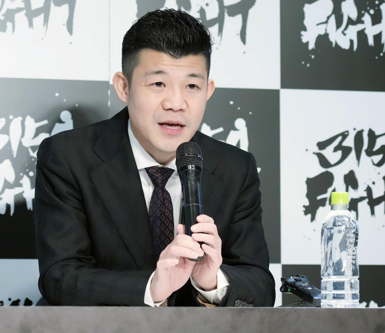 「3150FIGHT VOL.5　～東京を殴りにいこうか！」大会開催を発表する亀田氏（撮影・小沢裕）