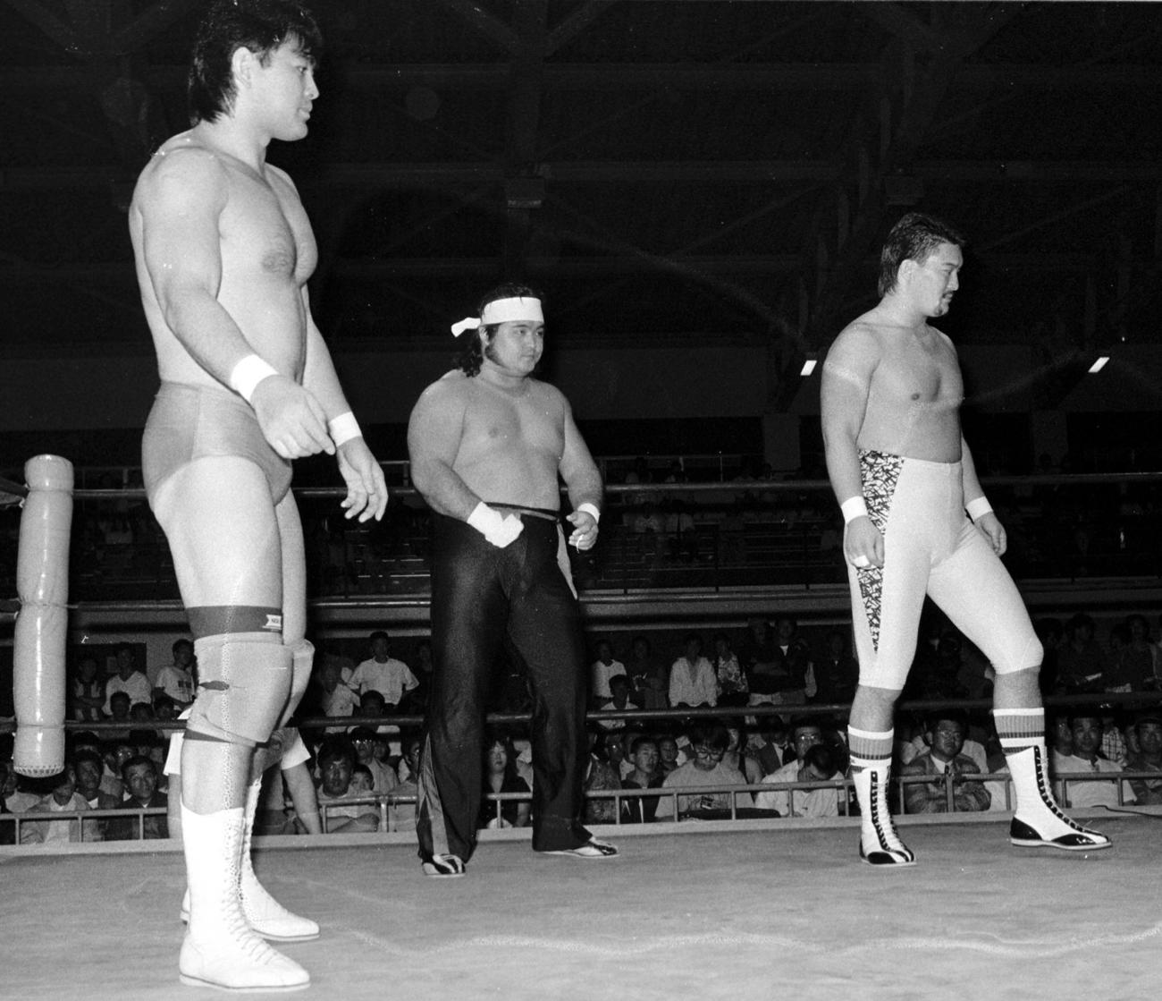 1990年7月、リングに立つ闘魂三銃士の、左から武藤敬司、橋本真也、蝶野正洋