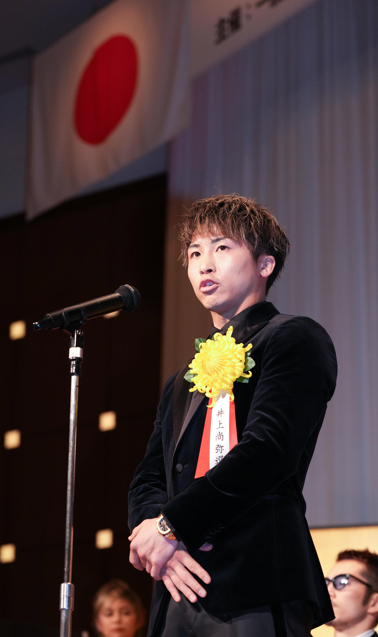 年間最優秀選手賞を受賞し、スピーチする井上尚（撮影・鈴木みどり）