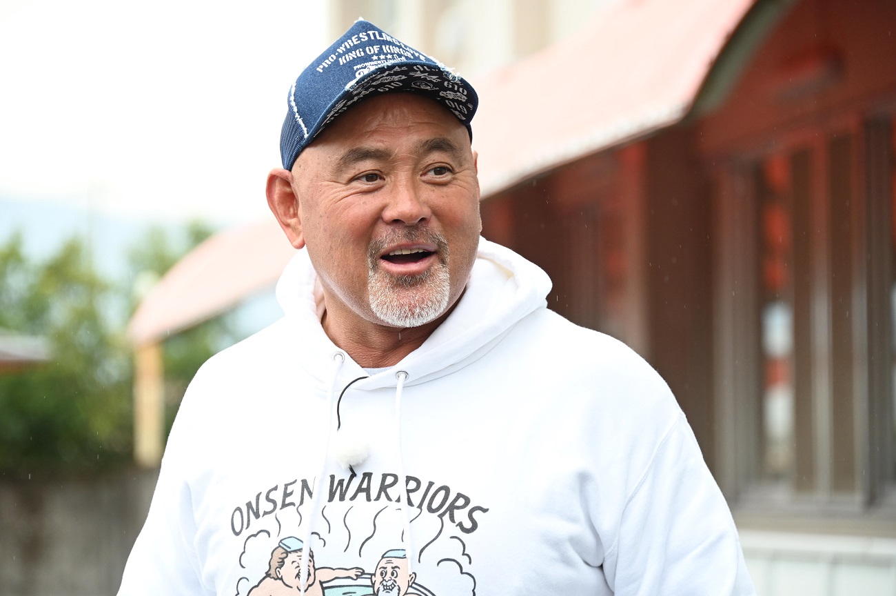 笑顔で愛車について語る武藤敬司さん（C）BS日テレ