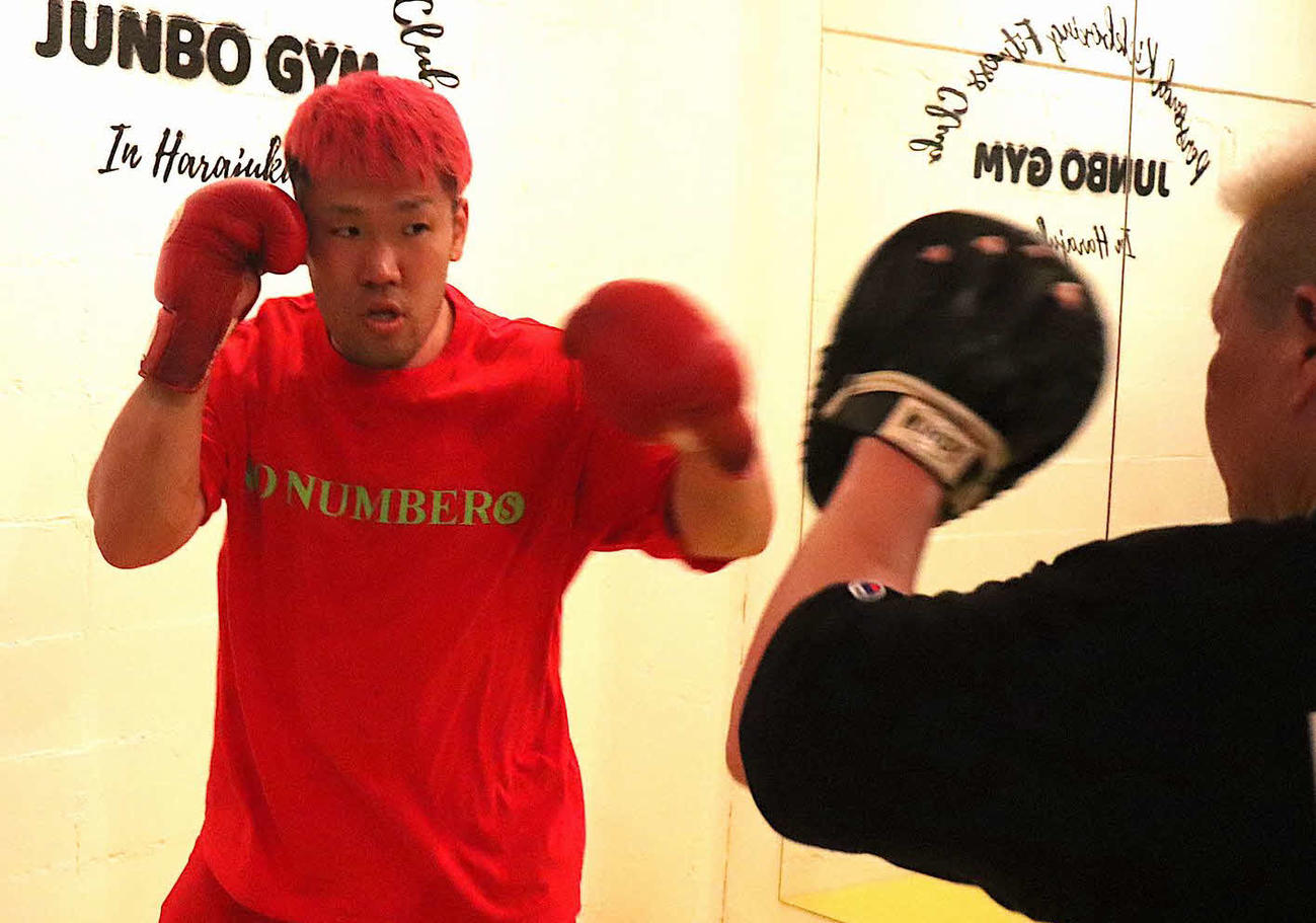 3月12日のケイズフェスタ6大会で石井慧と対戦する京太郎（左）（C）K－1