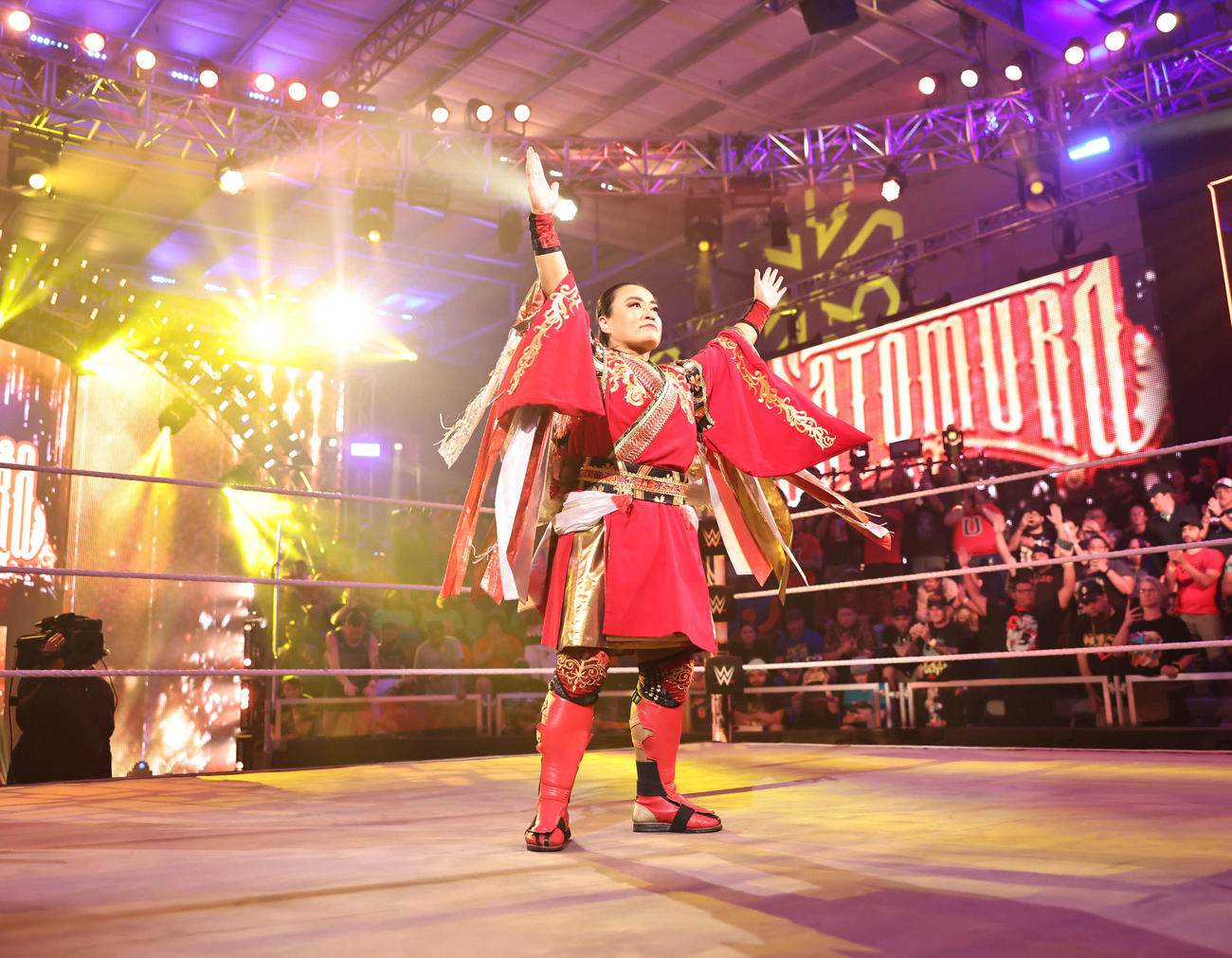 ゾーイ・スタークとのシングル戦に臨んだ里村明衣子が入場（C）2023 WWE, Inc. All Rights Reserved.