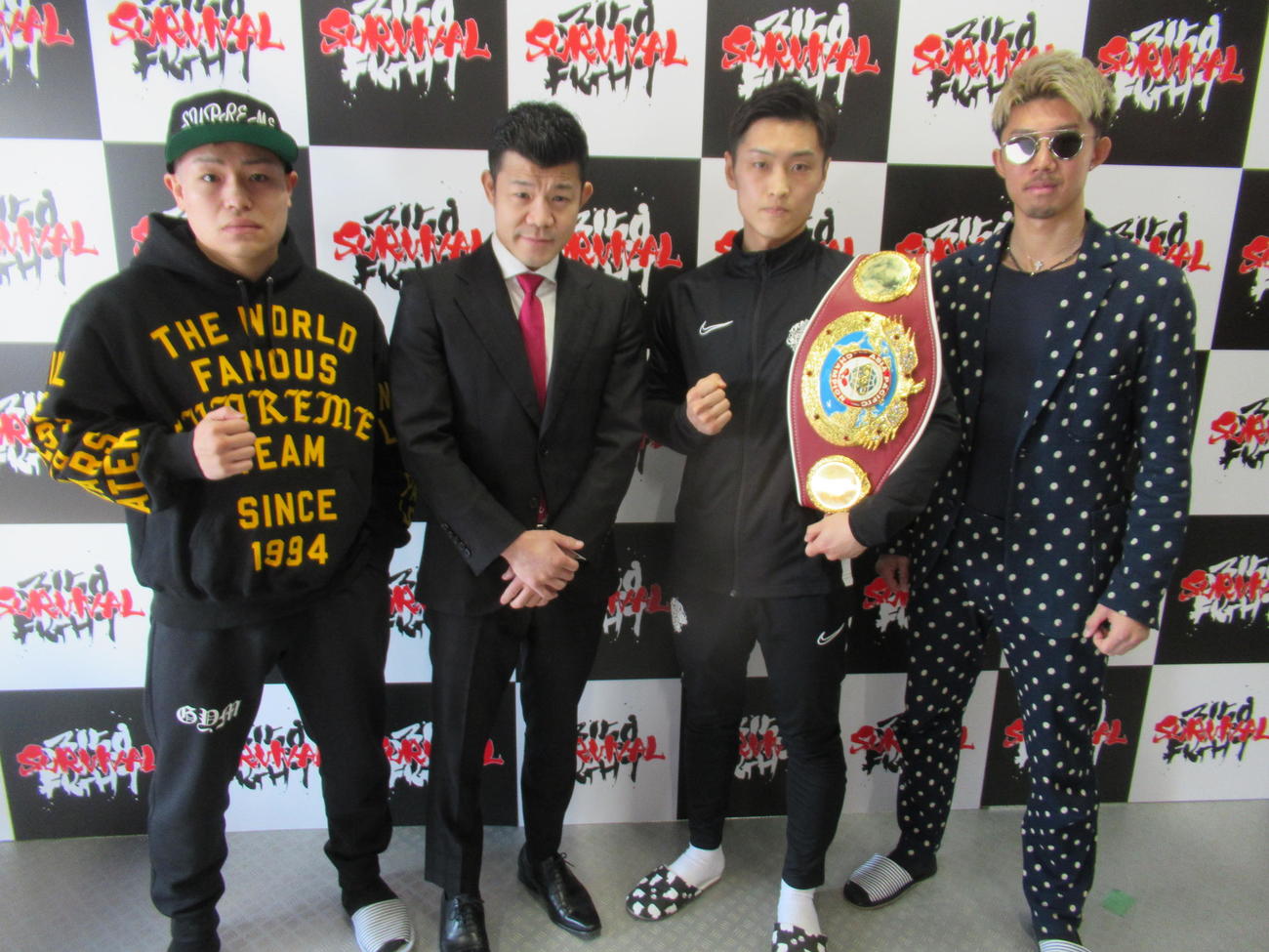 4月1日「3150FIGHT SURVIVAL」に出場する左から中島、亀田興毅ファウンダー、西田、原（撮影・実藤健一）