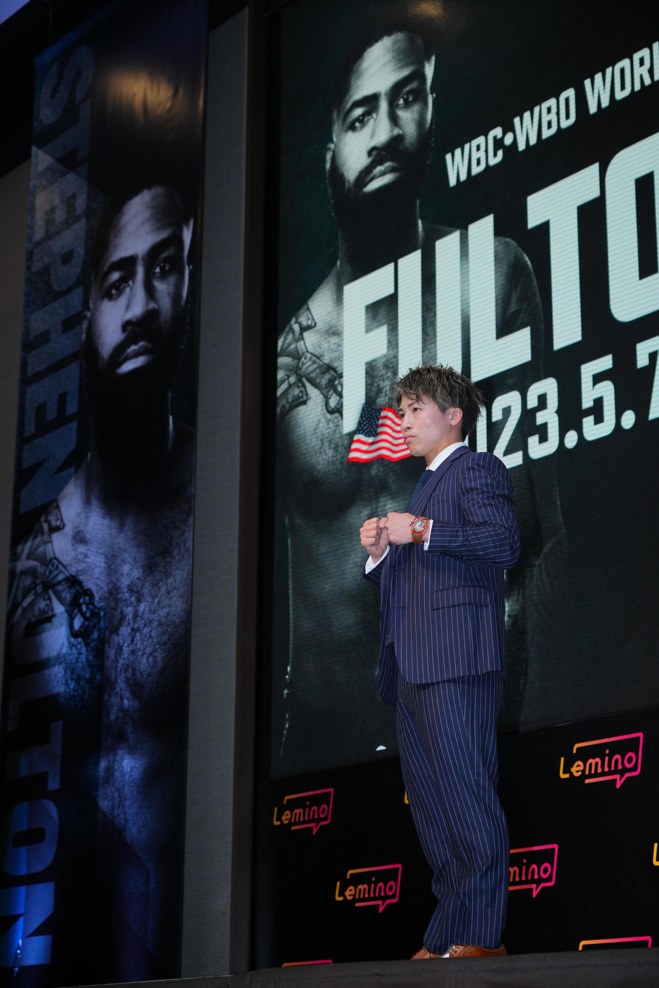 WBC・WBO世界スーパーバンタム級タイトルマッチ、対スティーブン・フルトン戦を発表し会見でフォトセッションに納まる井上尚（撮影・垰建太）