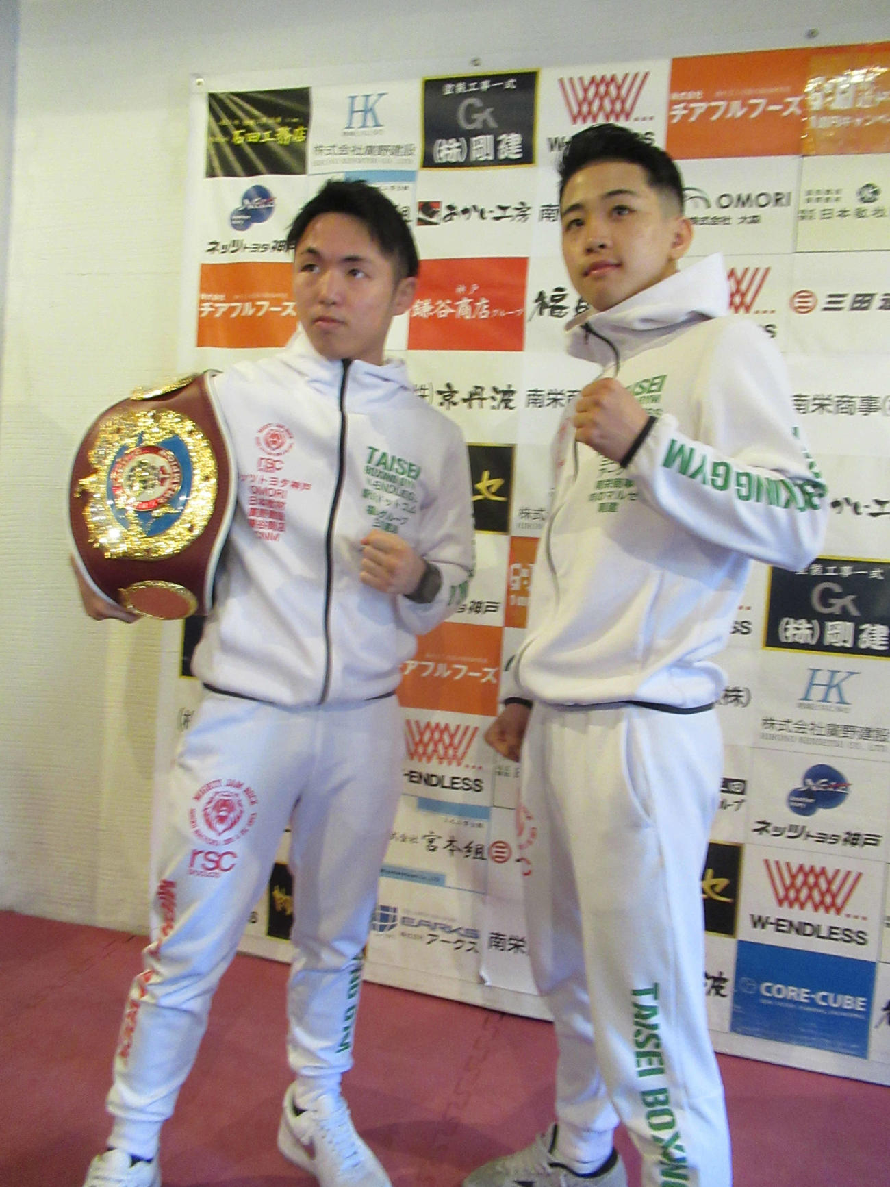 4・16興行でタイトル戦に臨む加納（左）と尾崎（撮影・実藤健一）