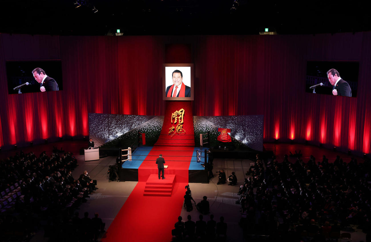 「アントニオ猪木お別れの会」で弔辞を述べる藤波辰爾（撮影・河田真司）