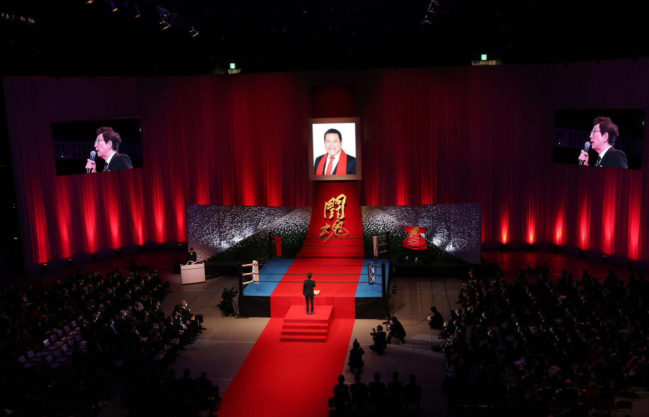 「アントニオ猪木お別れの会」で弔辞を述べる古舘伊知郎（撮影・河田真司）