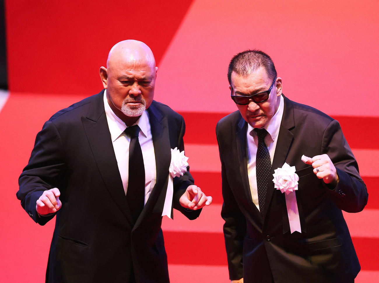 「アントニオ猪木お別れの会」に臨む武藤敬司（左）と蝶野正洋（撮影・河田真司）