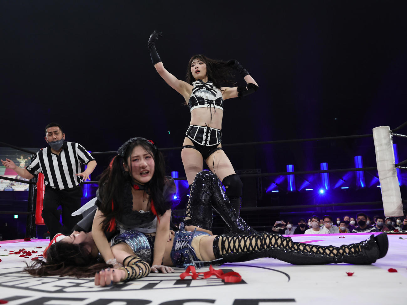 沙希様（後方右）とメイ・サン＝ミッシェル（同左）組は上福を攻める（撮影・足立雅史）