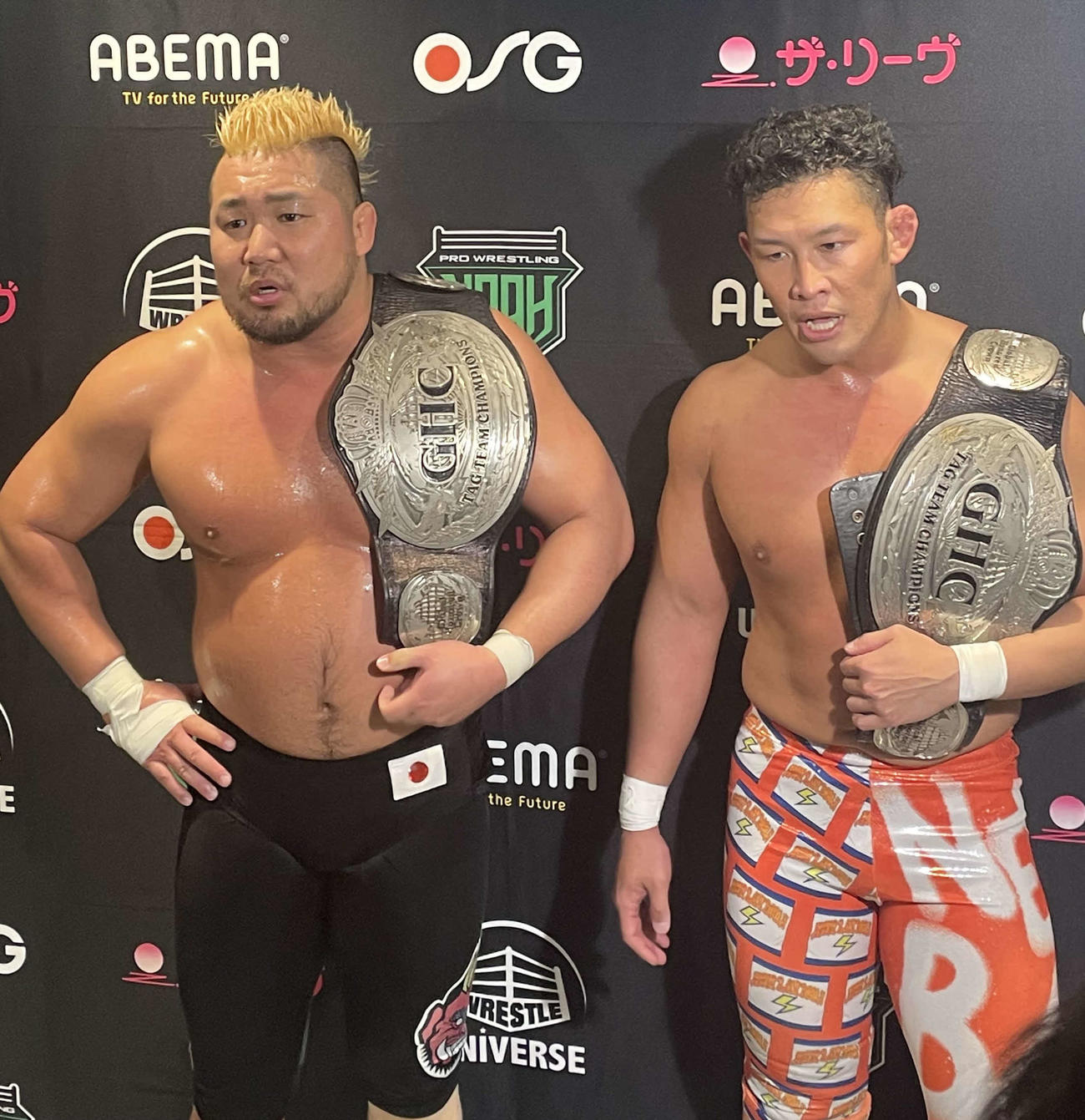 GHCタッグ王座で、挑戦者の拳王＆征矢学に勝利した王者のマサ北宮（左）＆稲葉大樹