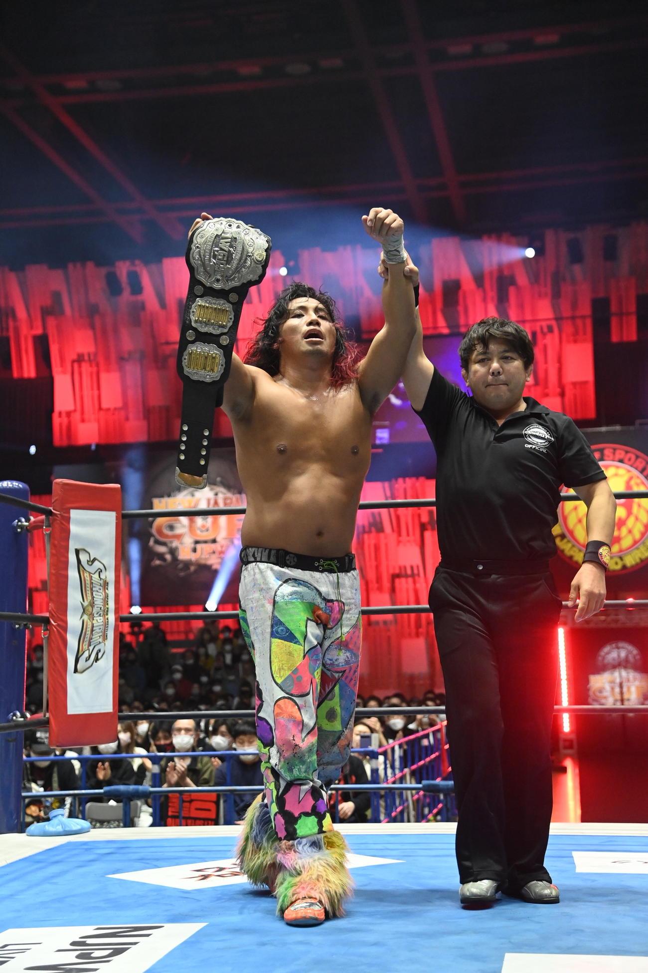 IWGPジュニアヘビー級選手権で、2度目の防衛に成功した王者の高橋ヒロム（新日本プロレス提供）