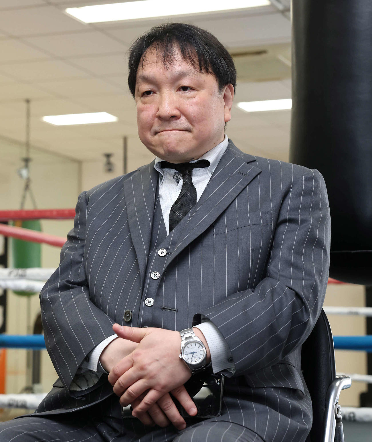 井上尚弥の拳負傷によりWBC・WBOスーパーバンタム級タイトル戦の延期を発表する大橋会長（撮影・丹羽敏通）