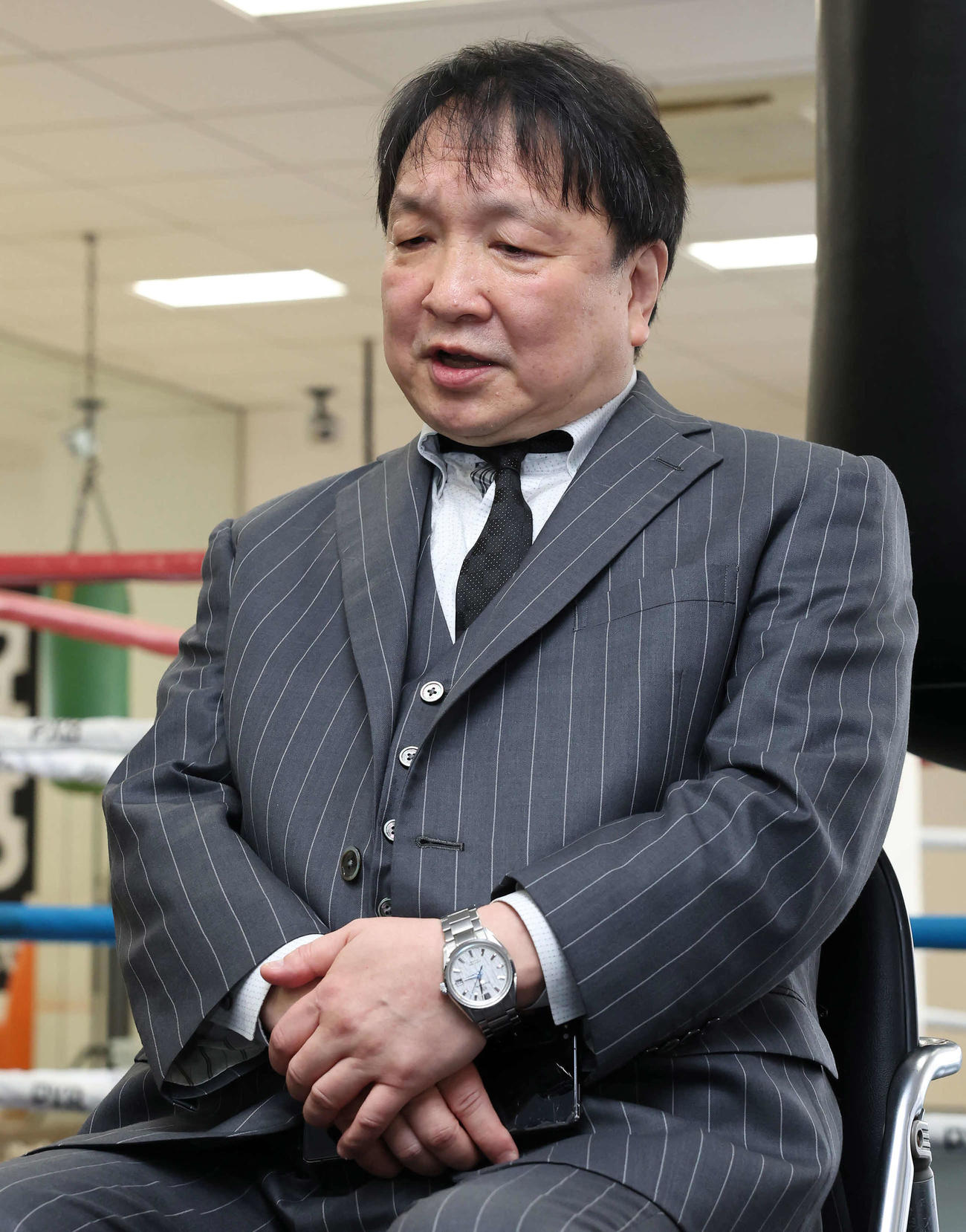 井上尚弥の拳負傷によりWBC・WBOスーパーバンタム級タイトル戦の延期を発表する大橋会長（撮影・丹羽敏通）