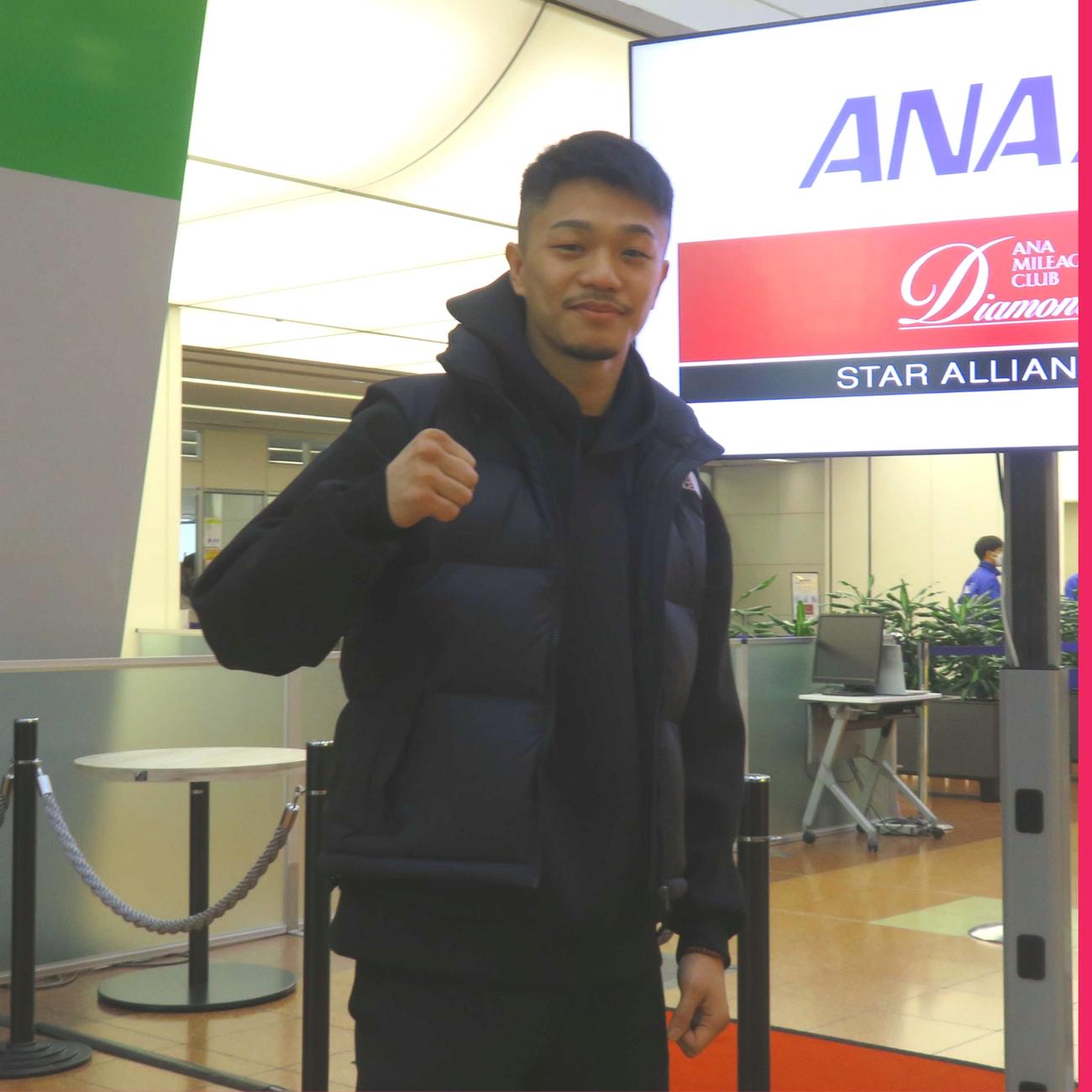 沖縄合宿に向けて出発した前WBO世界フライ級王者中谷潤人（2023年3月3日撮影）
